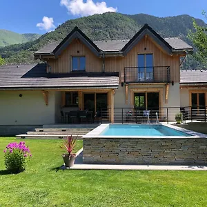 Chalet Barbara With Swimming Pool In The Heart Of Oisans, Le Bourg-dʼOisans